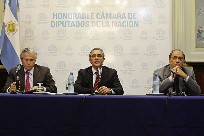 Zaffaroni y Garzón disertaron en Diputados sobre la Asamblea del Año XIII y los Derechos Humanos