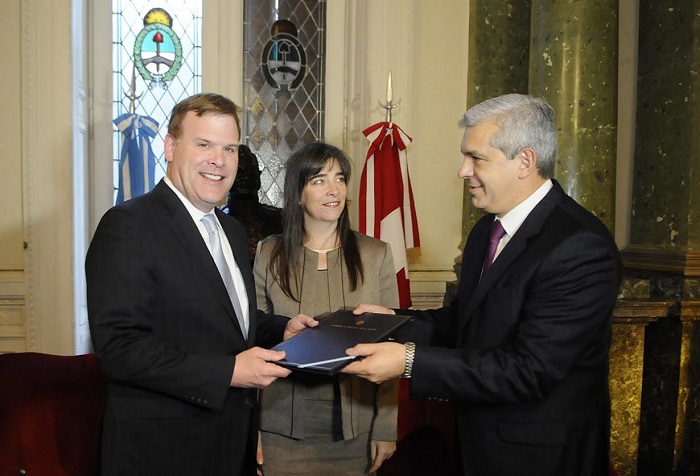 Julián Domínguez entregó la “Declaración de Ushuaia” al Canciller de Canadá
