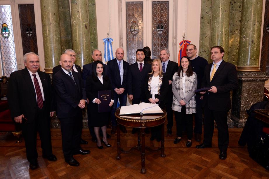 Delegación de parlamentarios armenios visitaron la HCDN