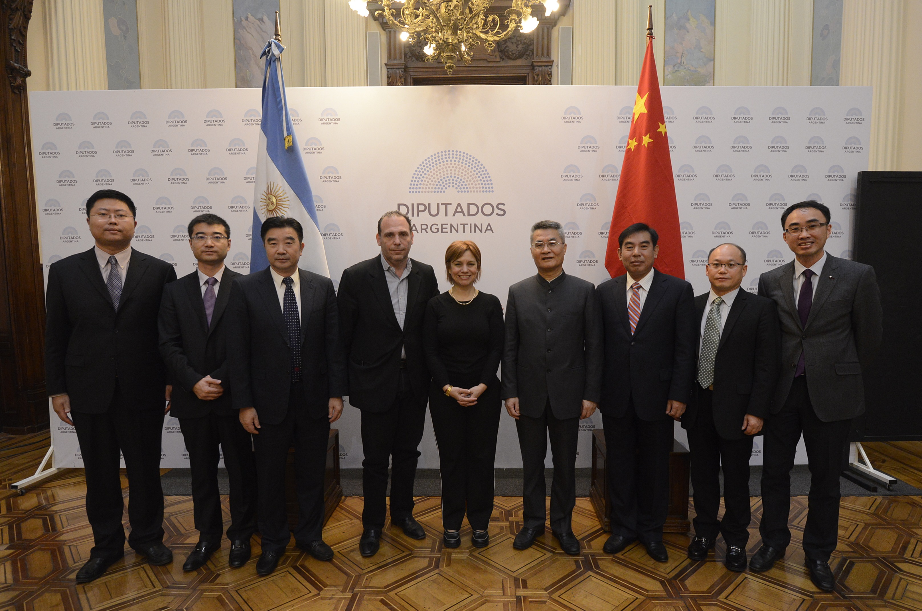 Reunión con integrantes de la Oficina de Enlace del Gobierno Chino en Hong Kong