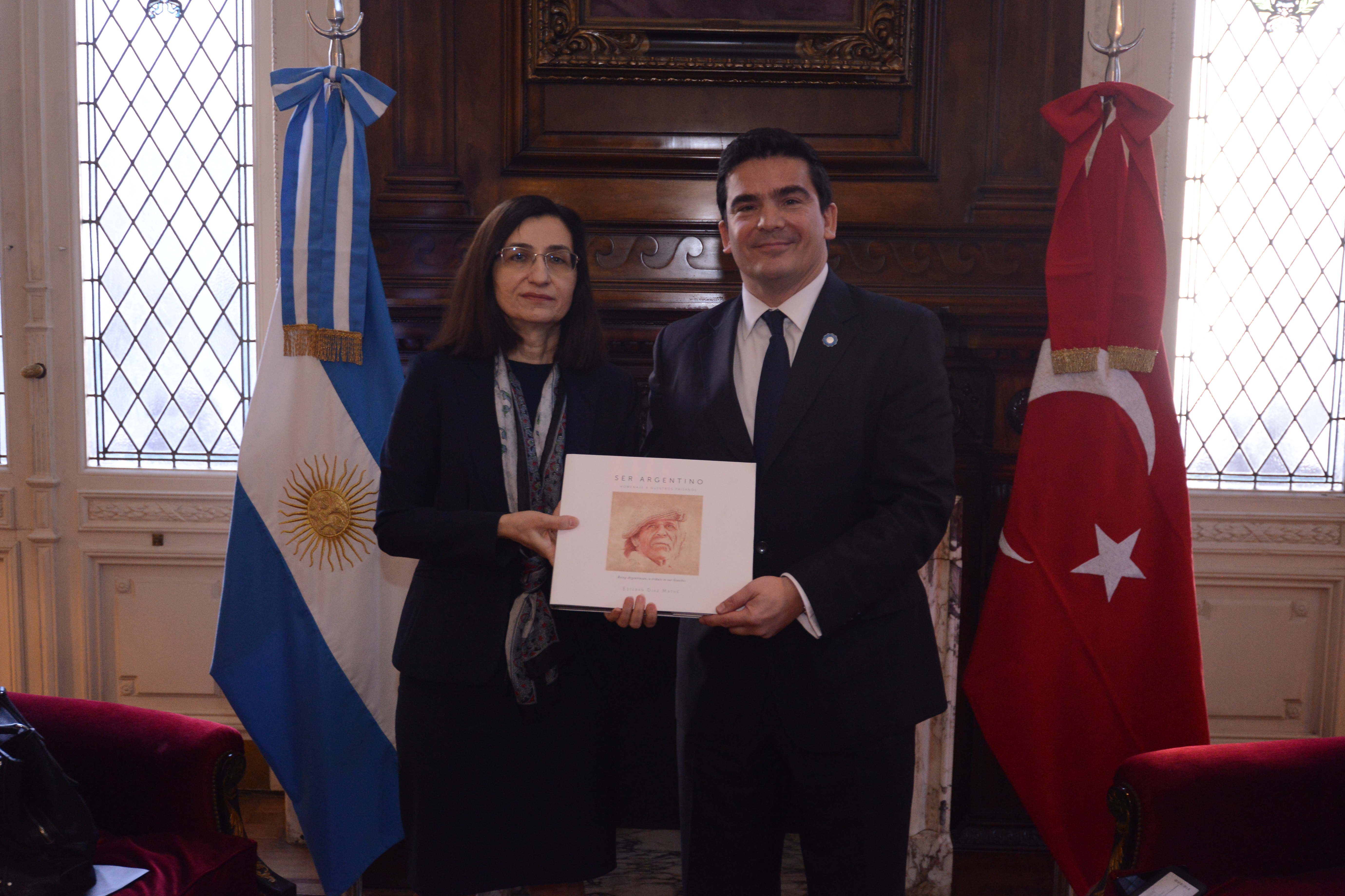 Reunión con la Embajadora de la República de Turquía en la República Argentina