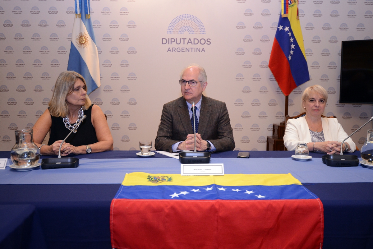 Diputados y Senadores se reunieron con el ex alcalde de Caracas, Antonio Ledezma