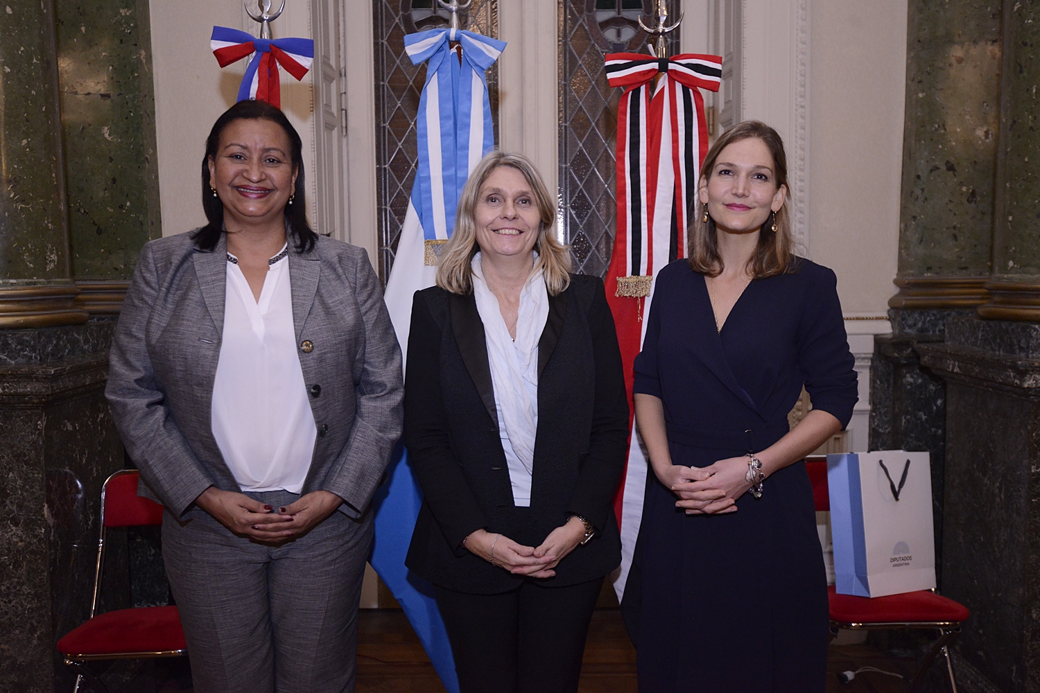 La Diputada Cornelia Schmidt Liermann junto a la Diputada de República Dominicana Annie Báez y la Senadora de Trinidad y Tobago Jennifer Raffoul