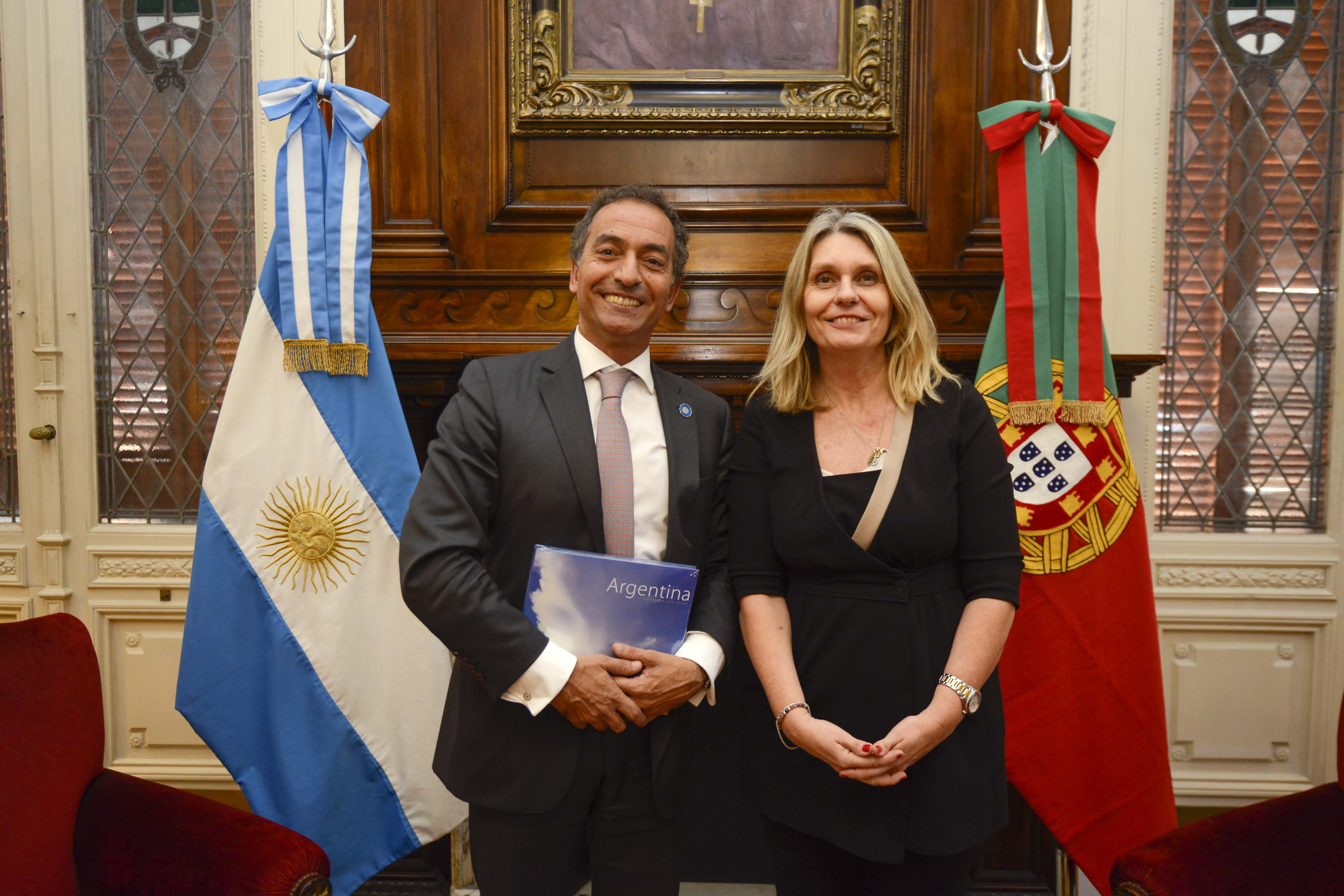 La Diputada Schmidt-Liermann recibió al Embajador portugués en nuestro país, S. E. João Manuel Ribeiro de Almeida