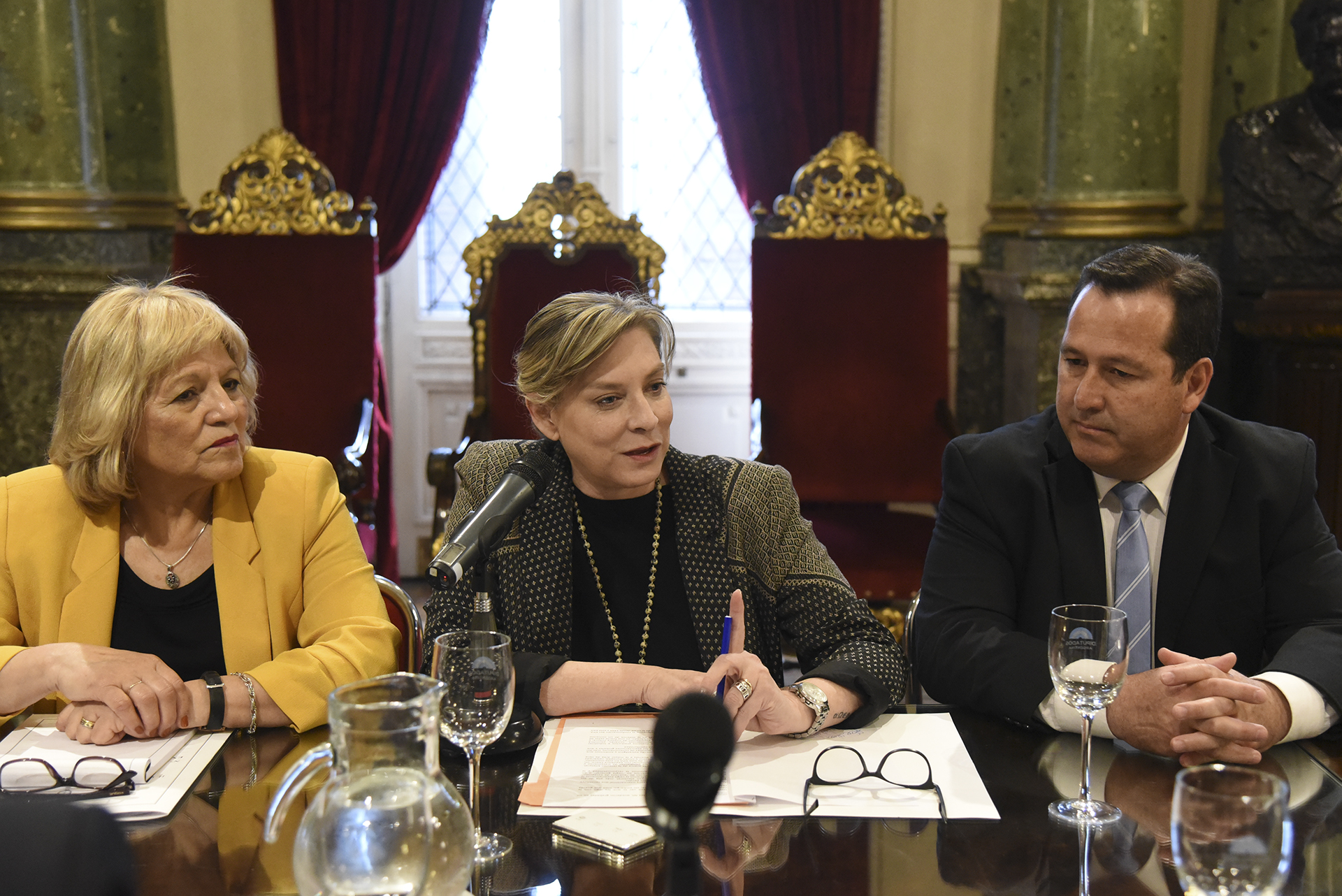 Reunión de Diputados con la Embajadora de Costa Rica en el país