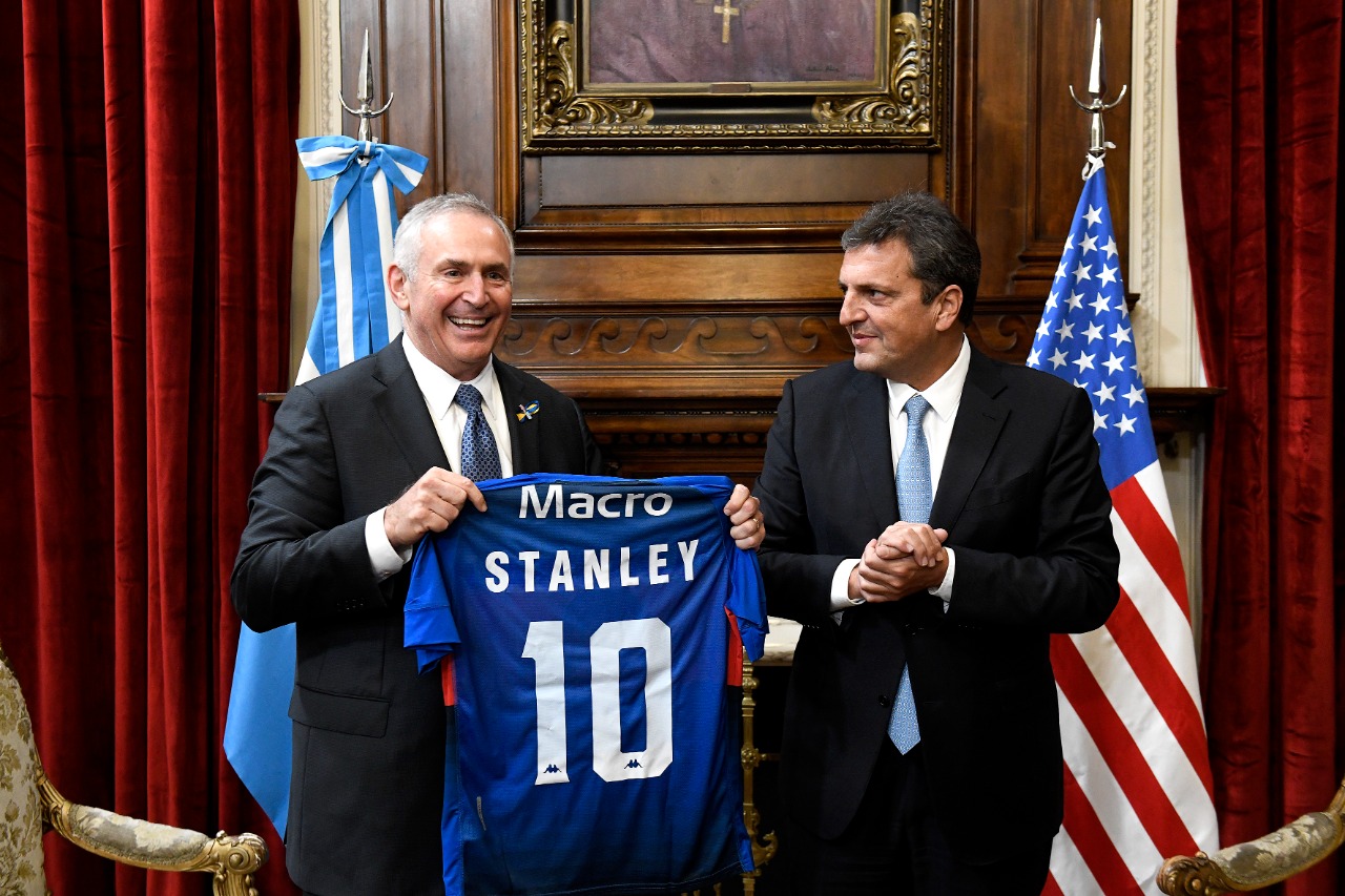 Massa recibió en el Congreso al embajador de los Estados Unidos, Marc Stanley