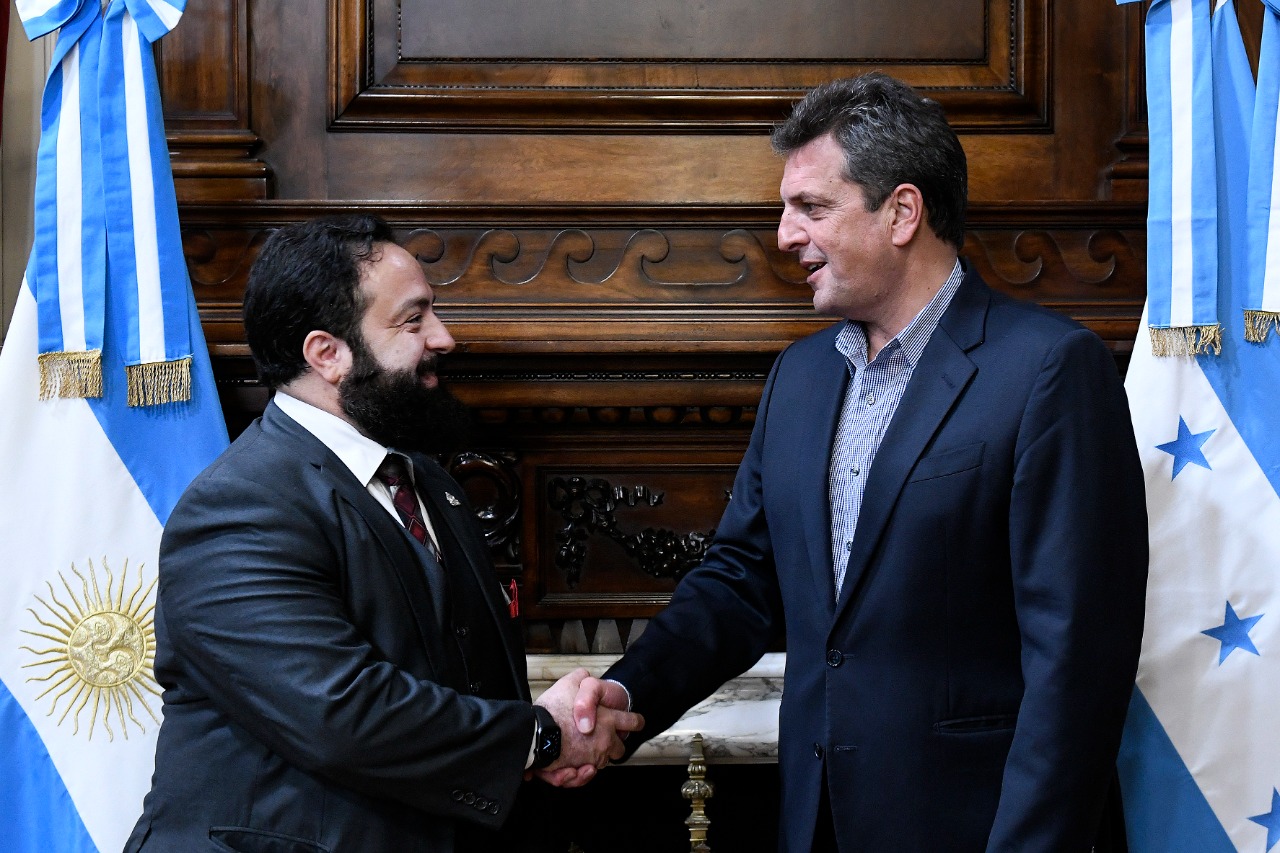 Sergio Massa recibió al presidente del Congreso Nacional de Honduras y firmaron un Acuerdo de Cooperación Institucional