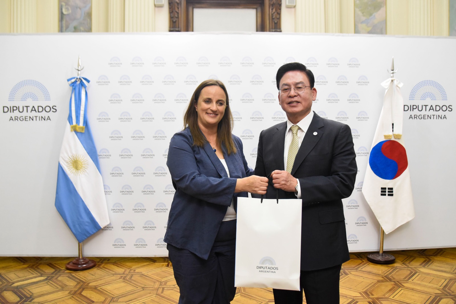 Vicepresidente de la Asamblea de Corea visitó la HCDN