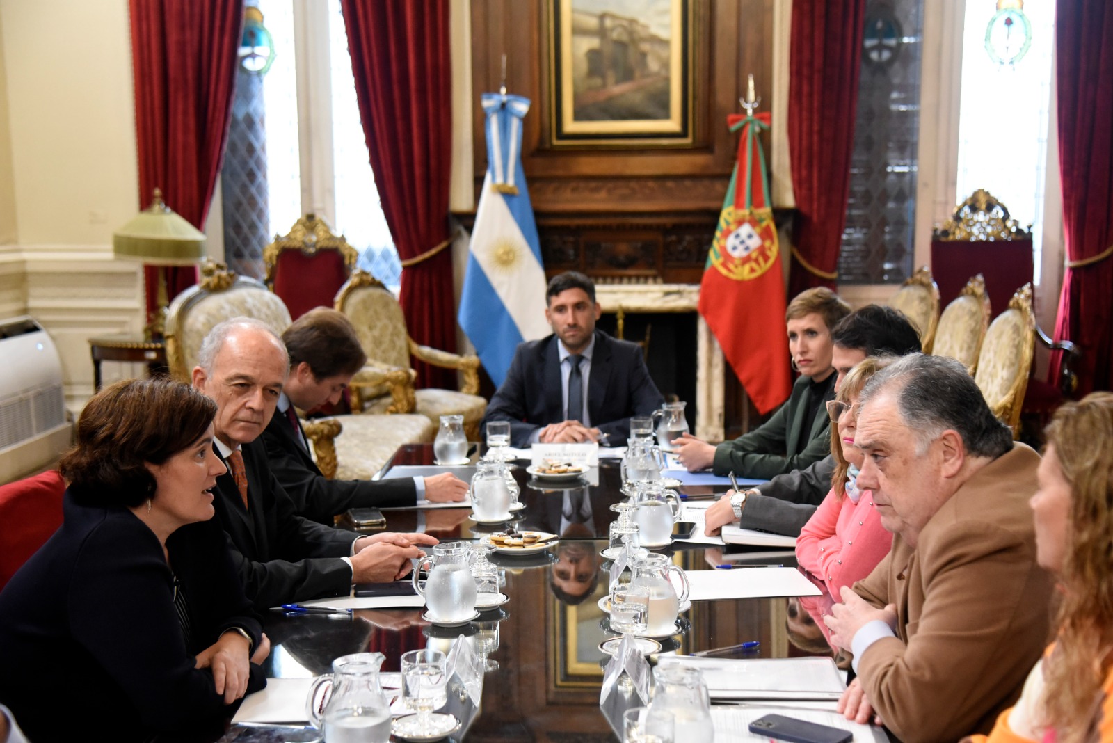 La ministra de Estado y Presidencia de Portugal visitó la HCDN para fortalecer los vínculos bilaterales