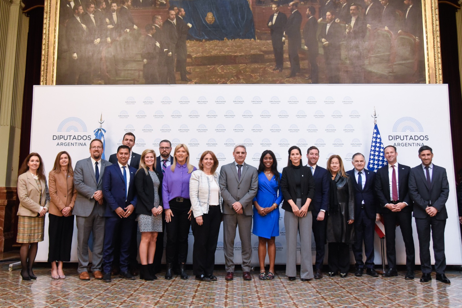Funcionarias y funcionarios del Congreso de EE.UU. visitaron la HCDN para fortalecer la cooperación y el trabajo parlamentario