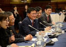 Visita de una delegación del parlamento surcoreano