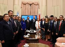 Con eje en el cambio climático, una delegación indonesia visitó el congreso